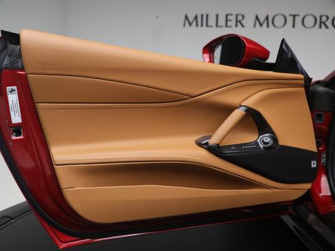 Certified 2023 Ferrari 812 GTS RWD image 23