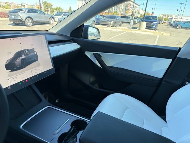Used 2022 Tesla Model Y Performance AWD/4WD image 23