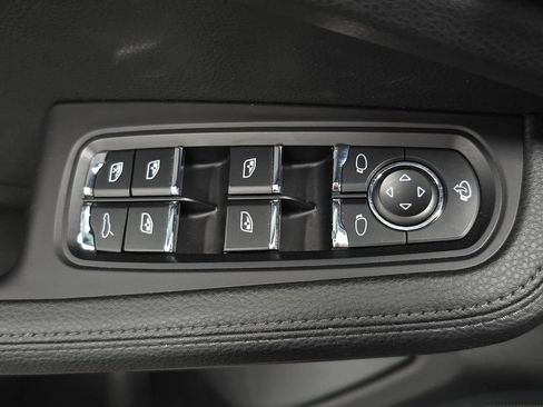 Certified 2023 Porsche Macan AWD/4WD image 24