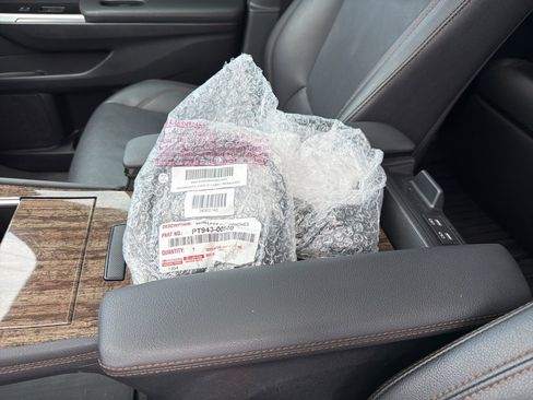 Used 2025 Toyota Sienna Limited image 13