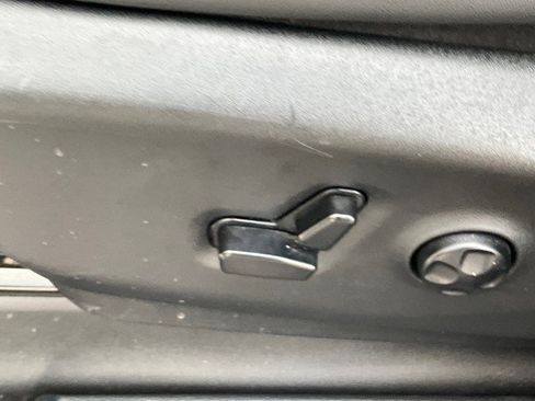 Used 2025 Chrysler Pacifica Select FWD image 28