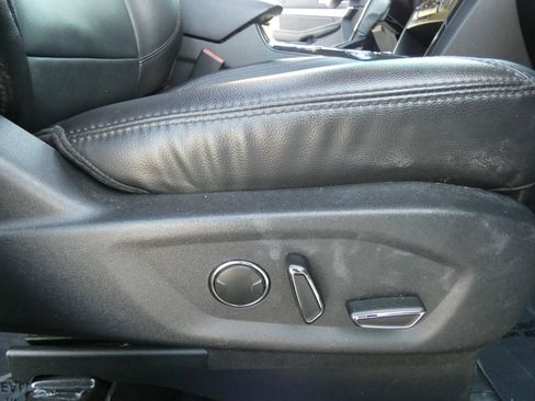 Used 2017 Ford Explorer XLT w/ Equipment Group 202A image 27