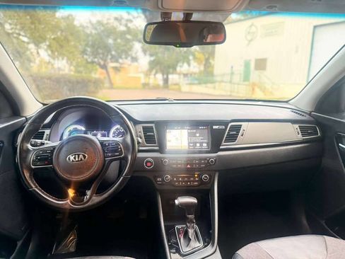 Used 2019 Kia Niro S Touring image 12