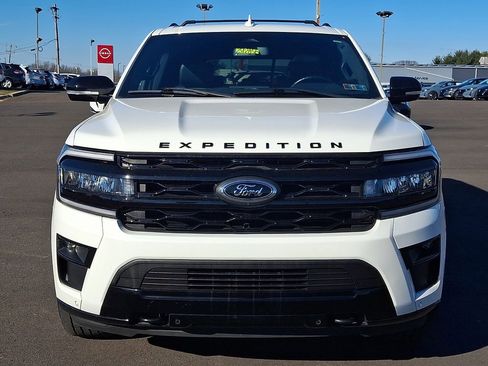 Used 2022 Ford Expedition Limited image 2