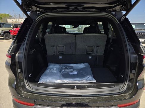 New 2026 Jeep Grand Cherokee L Limited w/ Limited Altitude Package RWD image 9