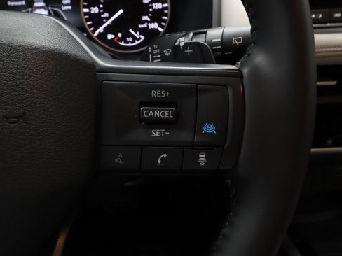 Certified 2025 Nissan Rogue SV image 27