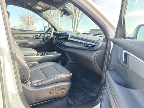 Used 2025 Buick Enclave Preferred image 14