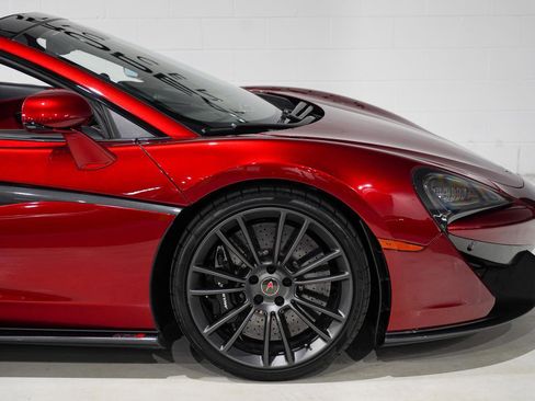 Used 2018 McLaren 570S Spider image 22