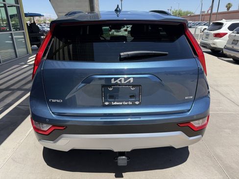Used 2025 Kia Niro EX FWD image 13