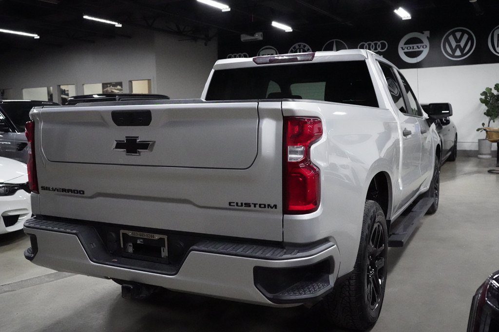 Used 2022 Chevrolet Silverado 1500 Custom w/ LPO, Blackout Package RWD image 5