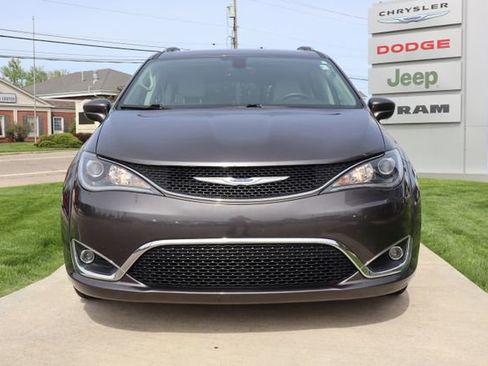 Used 2018 Chrysler Pacifica Touring-L Plus FWD image 5