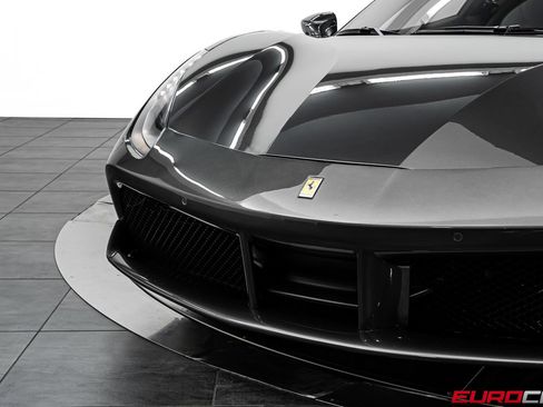 Used 2018 Ferrari 488 GTB RWD image 12