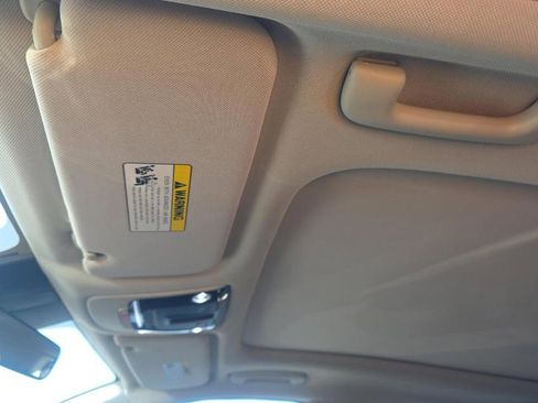 Used 2024 Kia Sorento S w/ Panoramic Sunroof Package image 12