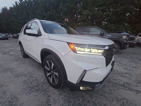 Used 2023 Honda Pilot Touring image 5