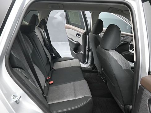 Used 2023 Nissan Rogue SV image 32