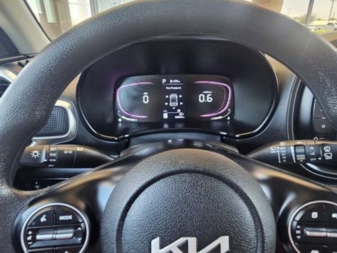 Used 2023 Kia Soul LX image 13
