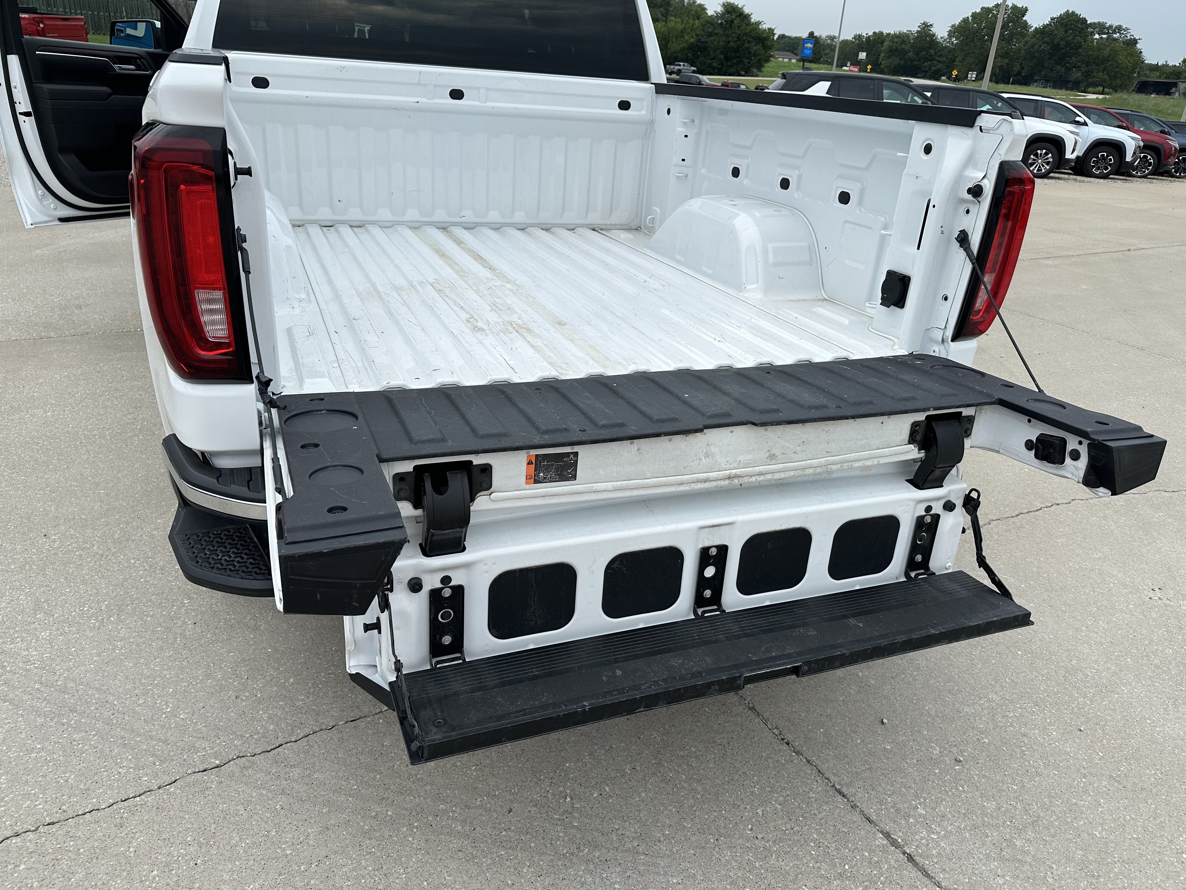 Certified 2026 GMC Sierra 1500 SLT AWD/4WD image 16