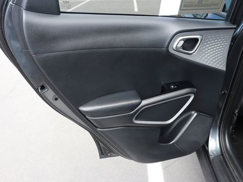 Used 2025 Kia Soul LX w/ LX Technology Package FWD image 12