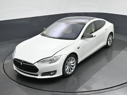 Used 2013 Tesla Model S Performance image 49