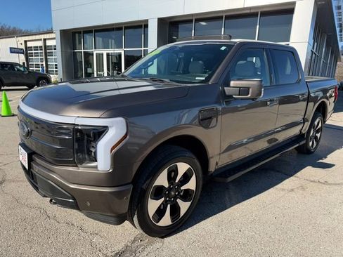 Used 2022 Ford F150 Lightning Platinum image 3