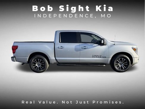 Used 2020 Nissan Titan SV w/ SV Convenience Package image 18