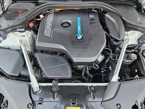 Used 2019 BMW 530e w/ Premium Package image 24