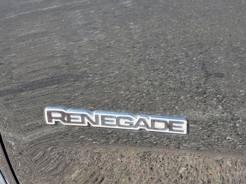 Used 2023 Jeep Renegade Latitude image 12