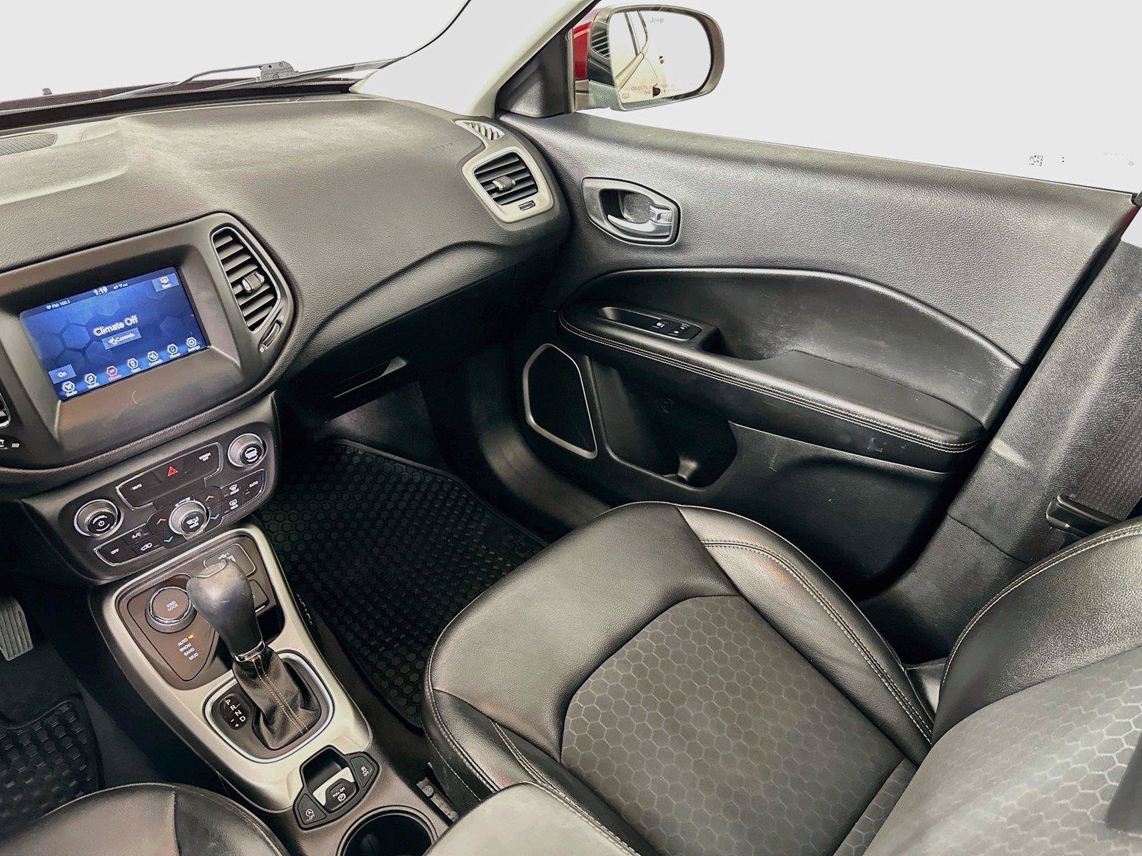 Used 2019 Jeep Compass Latitude w/ Cold Weather Group AWD/4WD image 25
