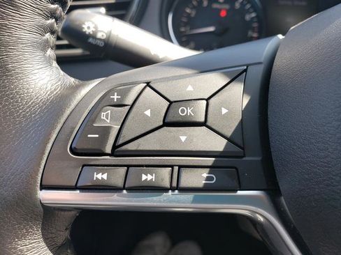 Used 2018 Nissan Rogue SV w/ Sun & Sound Touring Package image 24