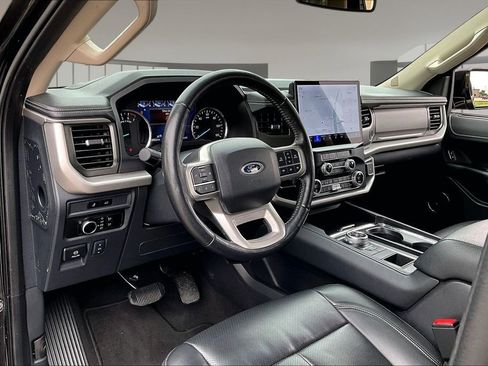 Used 2024 Ford Expedition XLT RWD image 13