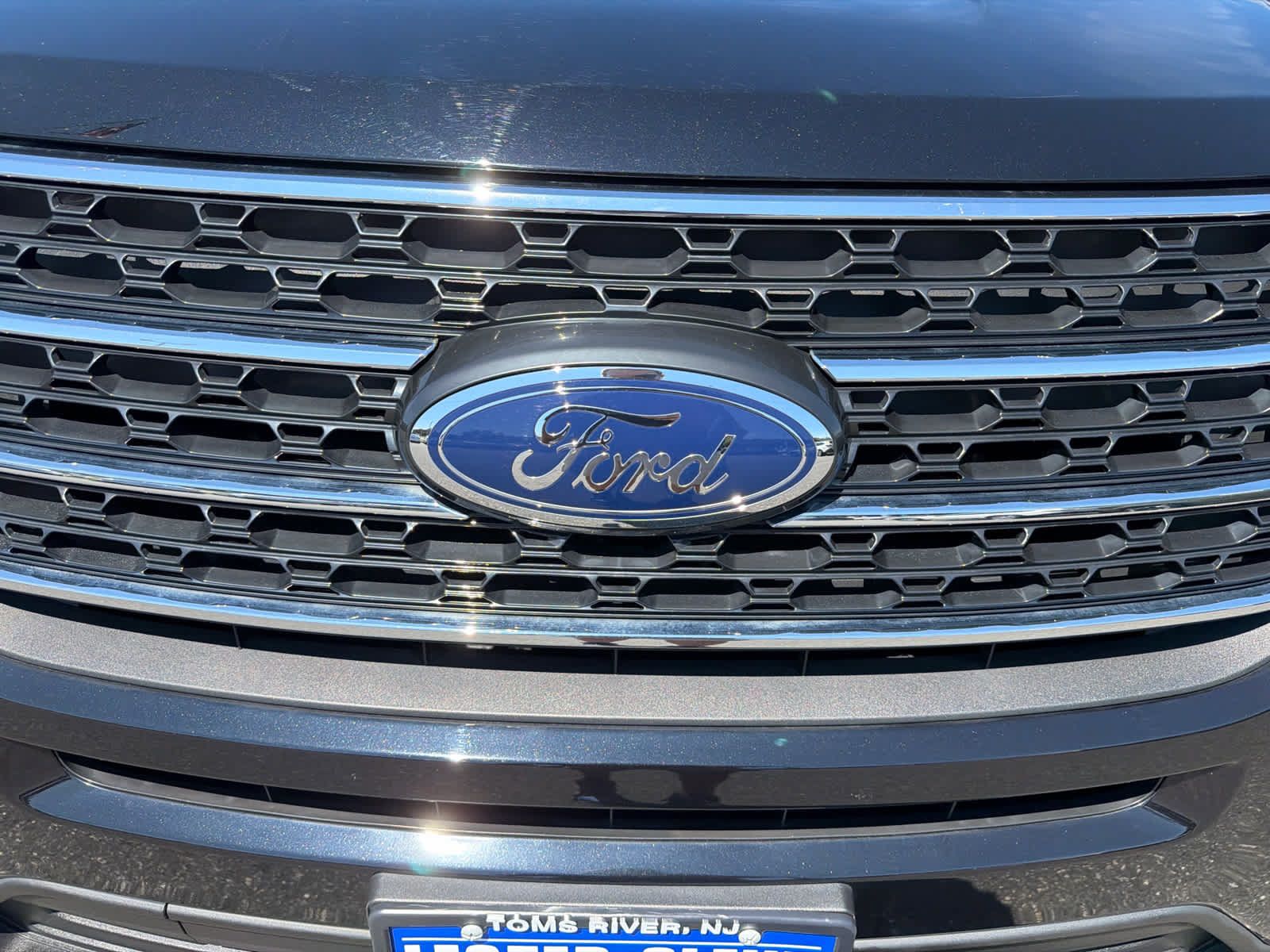 Used 2023 Ford Explorer XLT AWD/4WD image 5