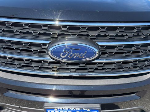 Used 2023 Ford Explorer XLT AWD/4WD image 5