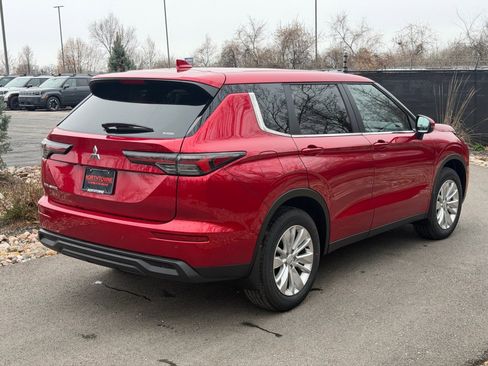 New 2026 Mitsubishi Outlander ES image 5