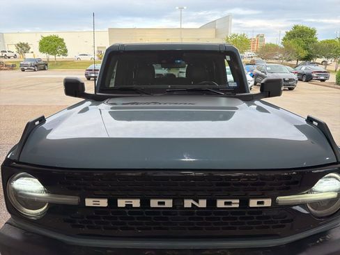 Used 2023 Ford Bronco Wildtrak image 3