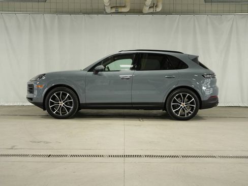 Certified 2025 Porsche Cayenne image 2