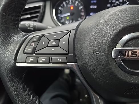 Used 2018 Nissan Rogue SV AWD/4WD image 20