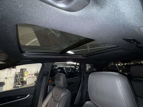 Used 2025 Cadillac XT6 Premium Luxury AWD/4WD image 25