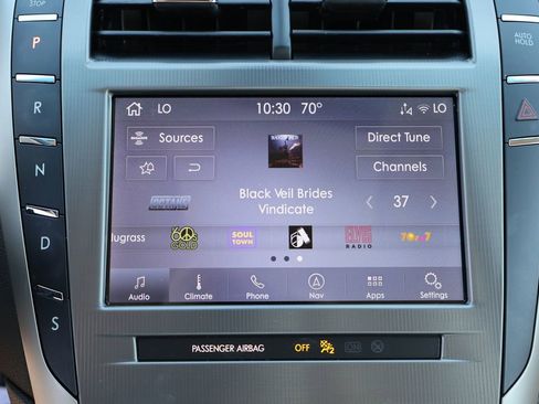 Used 2020 Lincoln MKZ w/ Convenience Package FWD image 11