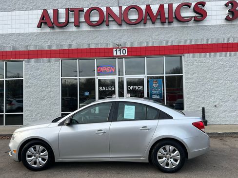 Used 2015 Chevrolet Cruze LS image 3