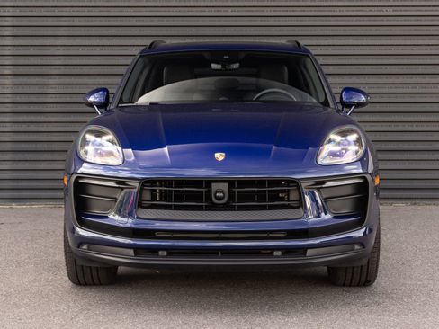 Certified 2025 Porsche Macan AWD/4WD image 7