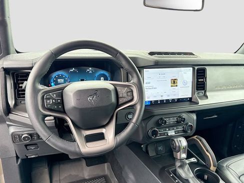 Certified 2025 Ford Bronco Badlands AWD/4WD image 30