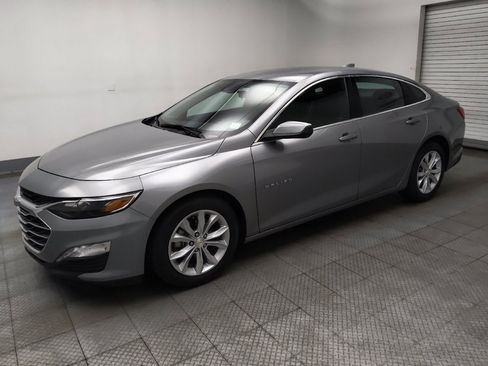 Used 2025 Chevrolet Malibu LT image 2