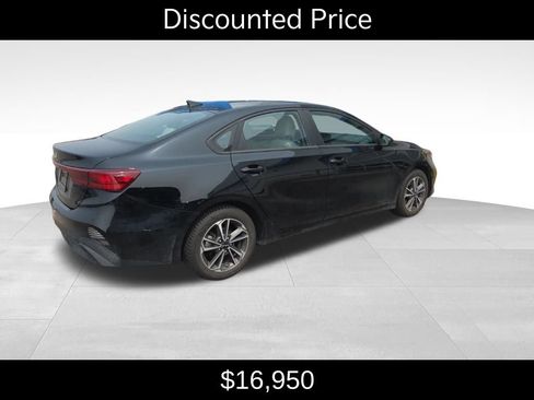 Used 2023 Kia Forte LXS FWD image 3