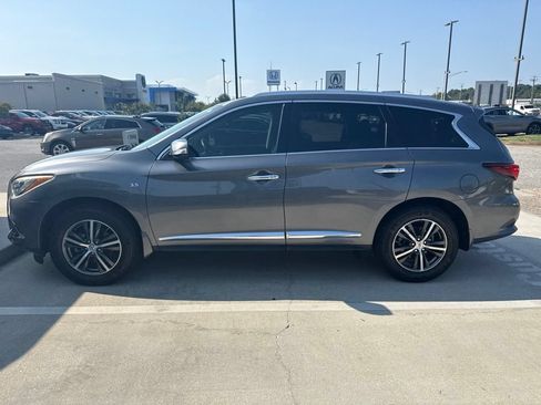 Used 2019 INFINITI QX60 Luxe w/ Essential Package FWD image 2