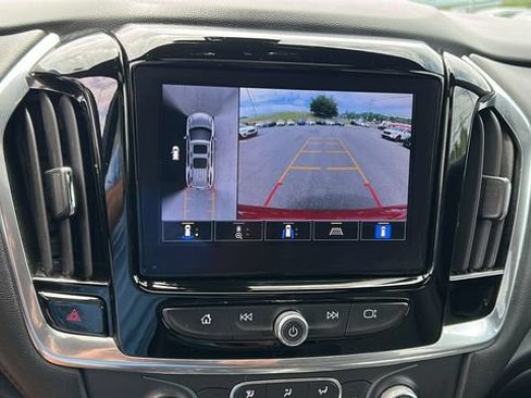 Used 2023 Chevrolet Traverse RS AWD/4WD image 18