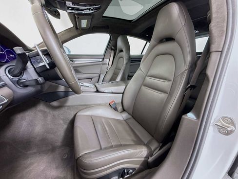 Used 2022 Porsche Panamera GTS image 5