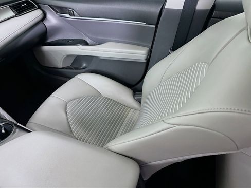 Used 2020 Toyota Camry SE image 23