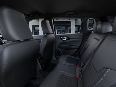 Used 2026 Jeep Compass Latitude AWD/4WD image 24