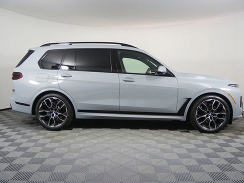 New 2026 BMW X7 xDrive40i w/ M Sport Package AWD/4WD image 2
