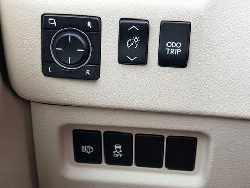 Used 2015 Lexus GX 460 w/ Premium Package AWD/4WD image 26